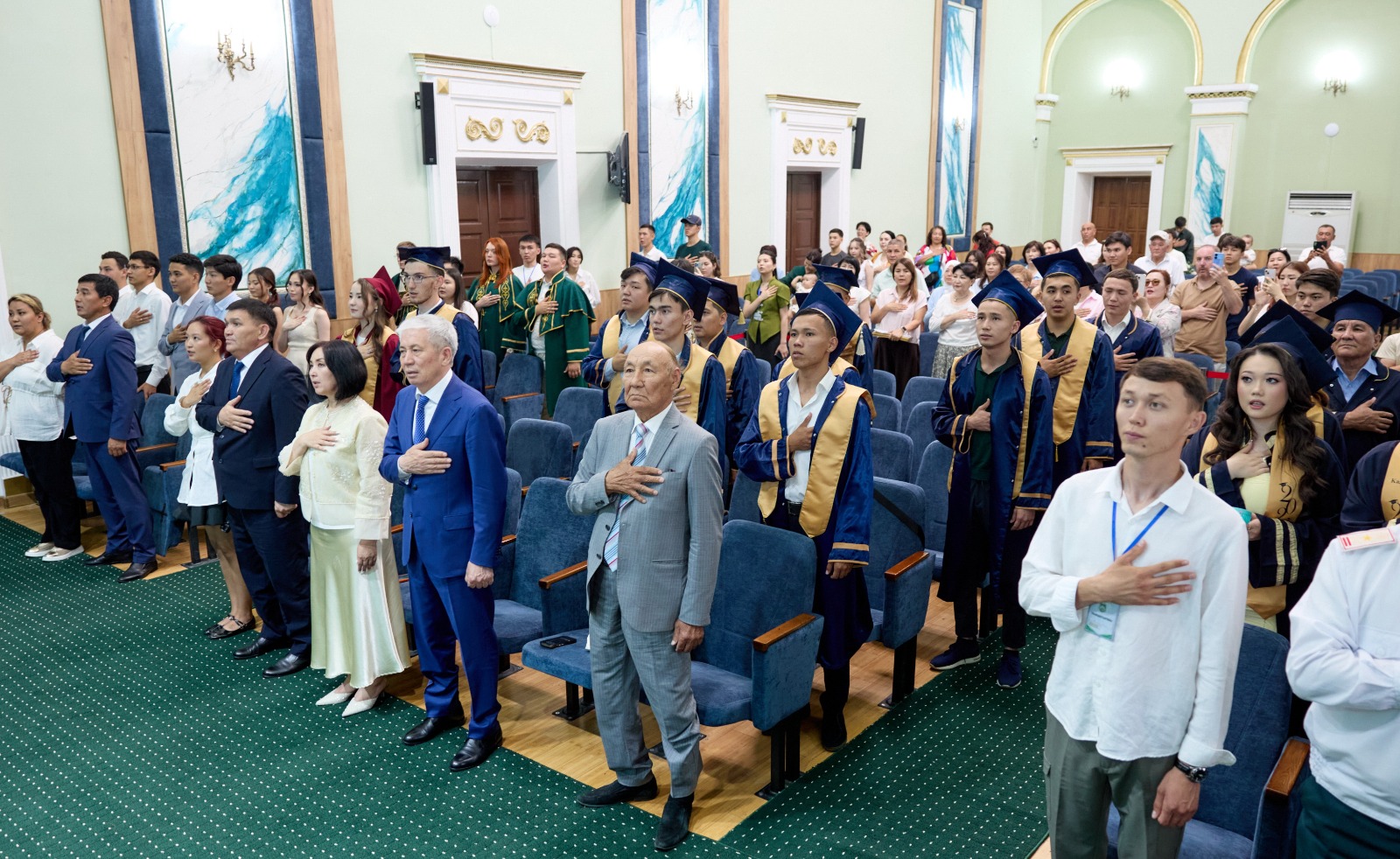 KazNARU ТҮЛЕКТЕРІНЕ ДИПЛОМ ТАБЫСТАЛДЫ