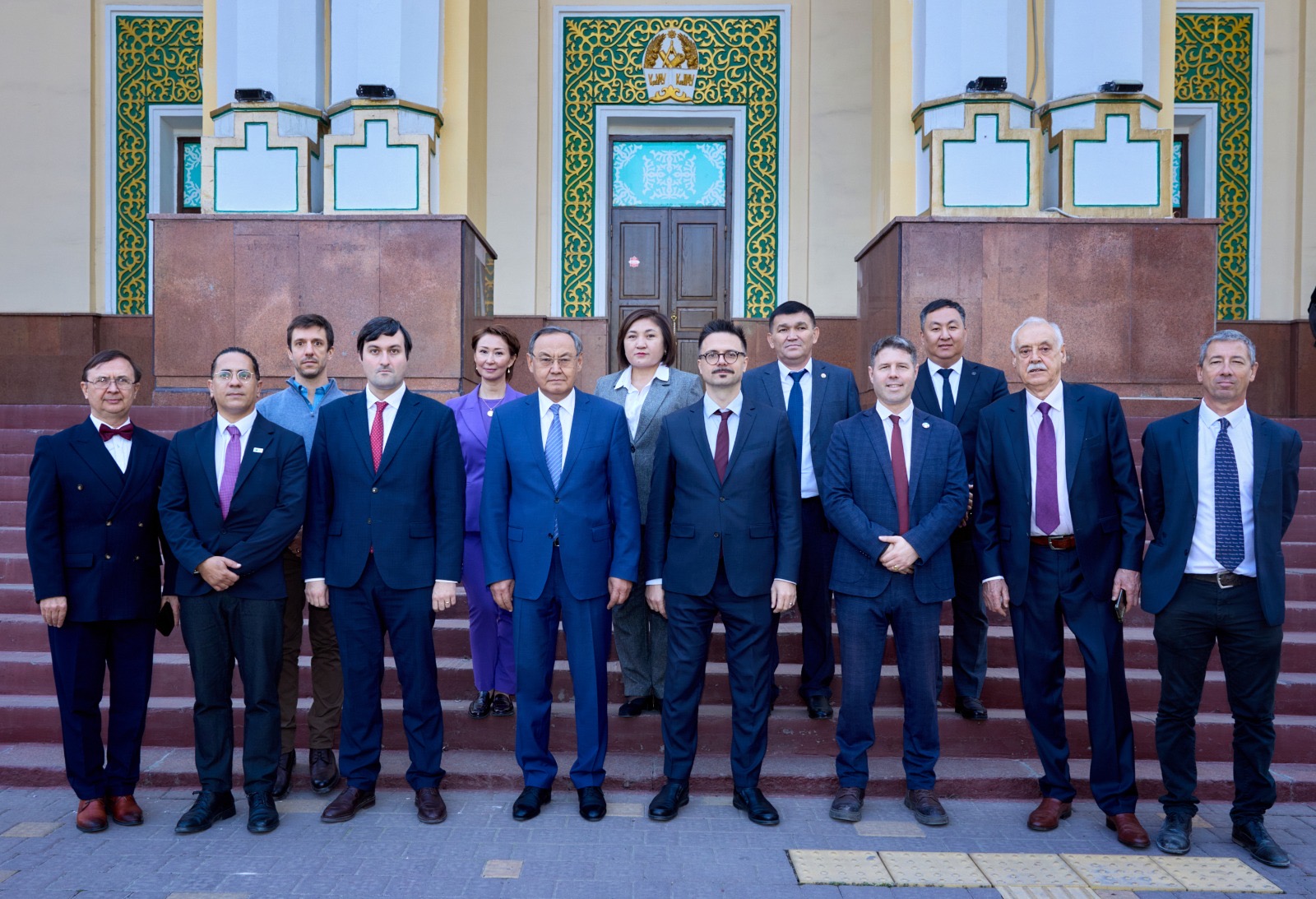 KazNARU: ФРАНЦУЗ МАМАНДАРЫ ҚАЗАҚСТАНДА ЖҮЗІМ ШАРУАШЫЛЫҒЫН ДАМЫТУҒА ҮЛЕС ҚОСАДЫ