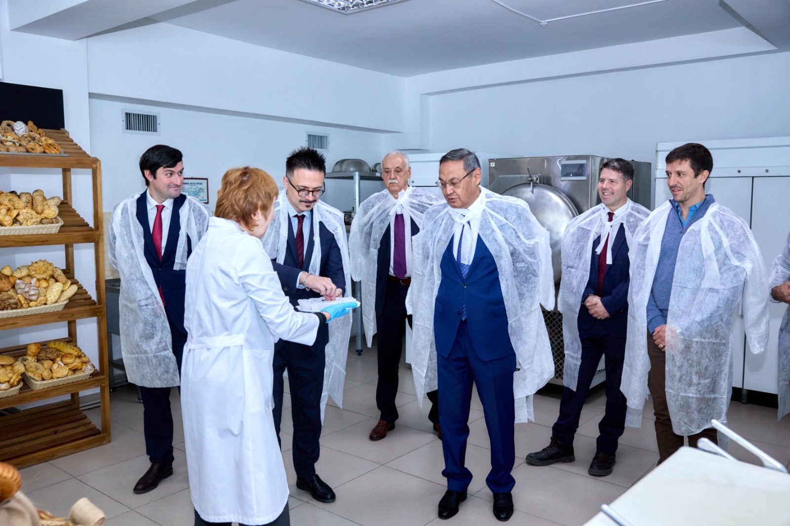 KazNARU: ФРАНЦУЗ МАМАНДАРЫ ҚАЗАҚСТАНДА ЖҮЗІМ ШАРУАШЫЛЫҒЫН ДАМЫТУҒА ҮЛЕС ҚОСАДЫ