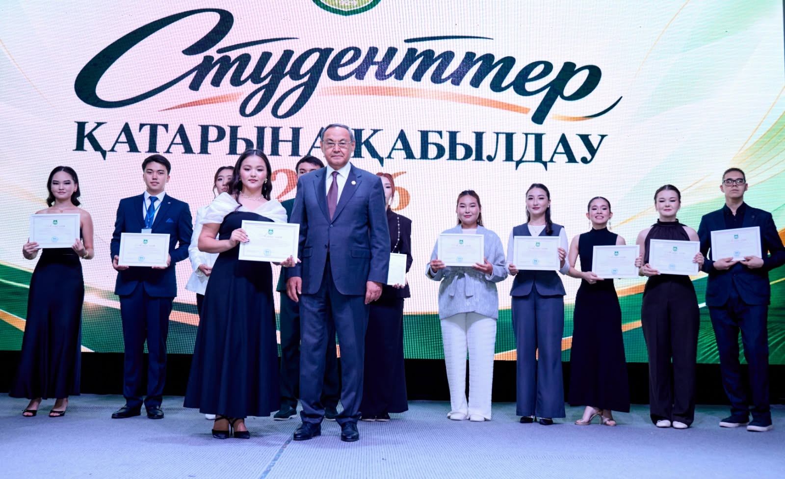 KazNARU ЖАҢА БУЫН СТУДЕНТТЕРІНЕ АҚ ЖОЛ ТІЛЕДІ
