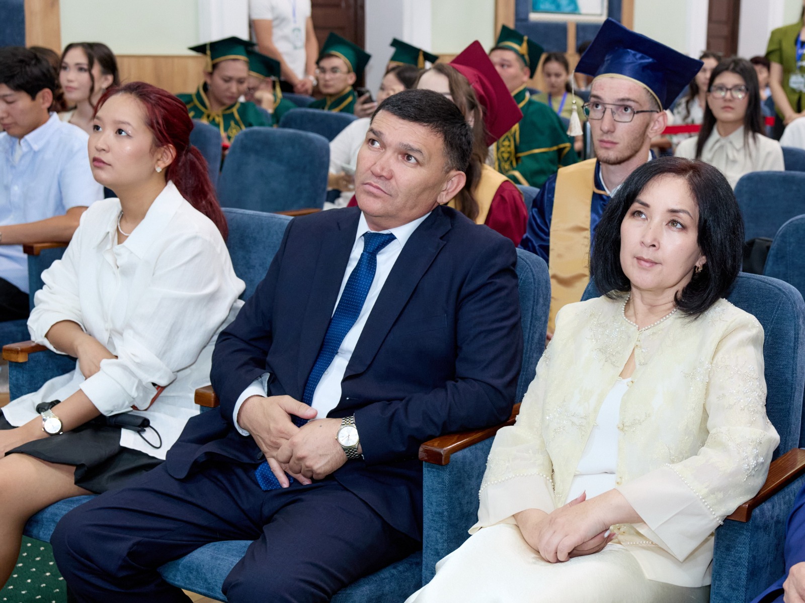 KazNARU ТҮЛЕКТЕРІНЕ ДИПЛОМ ТАБЫСТАЛДЫ