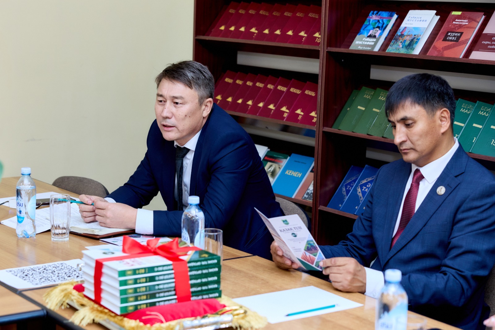 KazNARU-да КӘСІБИ ҚАЗАҚ ТІЛІН ОҚЫТУҒА АРНАЛҒАН ЖАҢА ОҚУ ҚҰРАЛЫ ТАНЫСТЫРЫЛДЫ