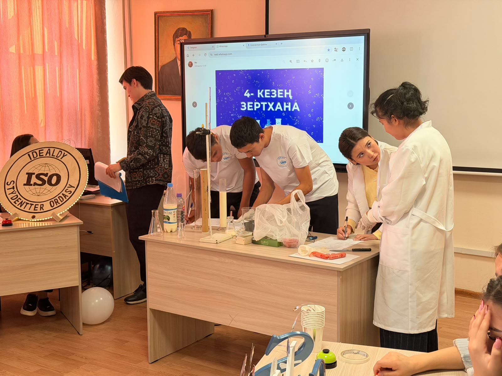 KazNARU СТУДЕНТТЕРІ ДҮНИЕЖҮЗІЛІК СТАНДАРТТАУ КҮНІН БІЛІМ САЙЫСЫМЕН АТАП ӨТТІ