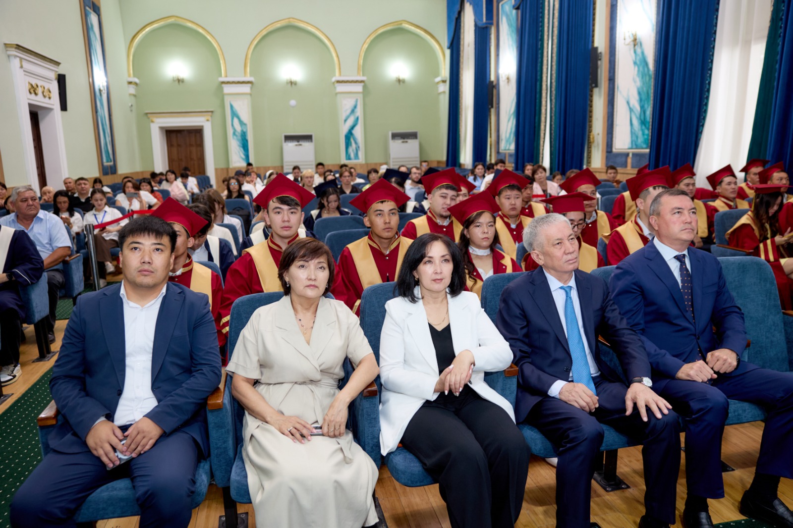 KazNARU ТҮЛЕКТЕРІНЕ ДИПЛОМ ТАБЫСТАУ САЛТАНАТЫ ЖАЛҒАСУДА