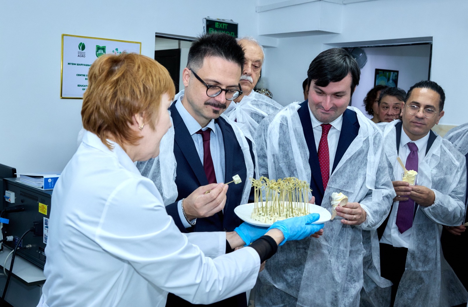 KazNARU: ФРАНЦУЗ МАМАНДАРЫ ҚАЗАҚСТАНДА ЖҮЗІМ ШАРУАШЫЛЫҒЫН ДАМЫТУҒА ҮЛЕС ҚОСАДЫ