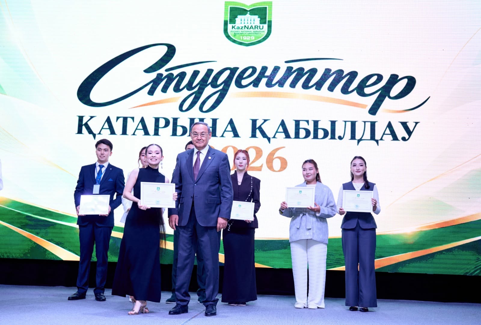 KazNARU ЖАҢА БУЫН СТУДЕНТТЕРІНЕ АҚ ЖОЛ ТІЛЕДІ