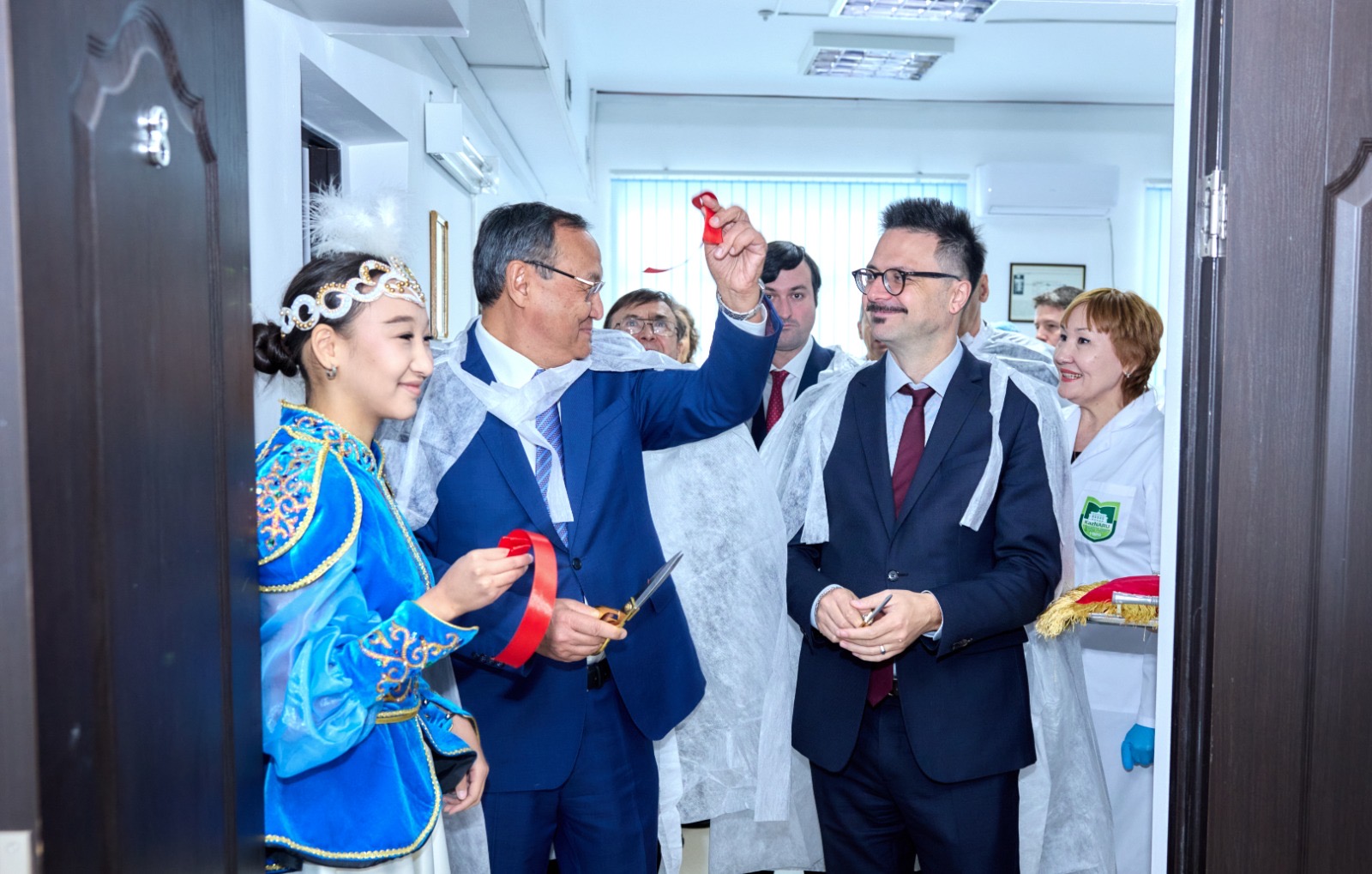 KazNARU: ФРАНЦУЗ МАМАНДАРЫ ҚАЗАҚСТАНДА ЖҮЗІМ ШАРУАШЫЛЫҒЫН ДАМЫТУҒА ҮЛЕС ҚОСАДЫ