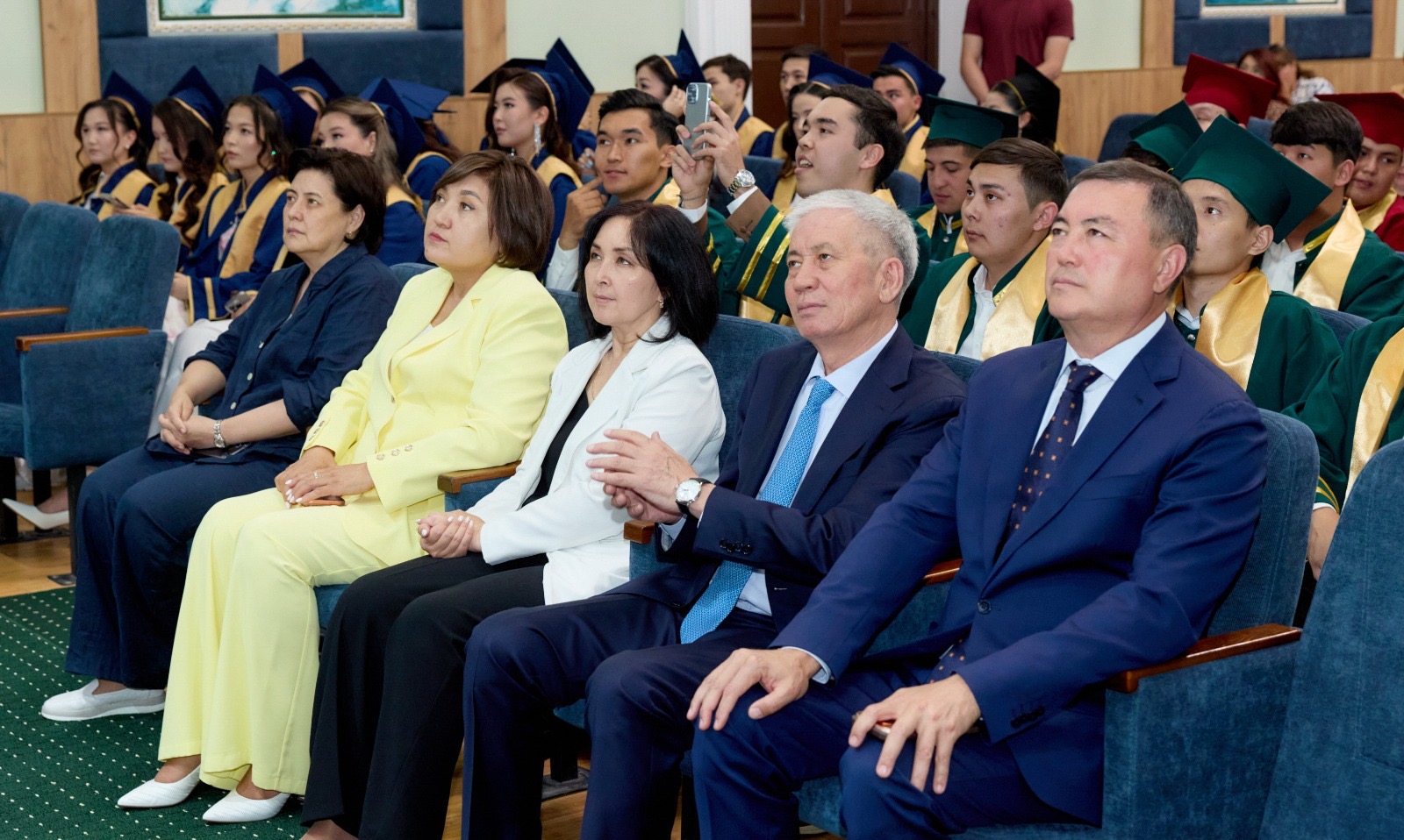KazNARU ТҮЛЕКТЕРІНЕ ДИПЛОМ ТАБЫСТАУ САЛТАНАТЫ ЖАЛҒАСУДА